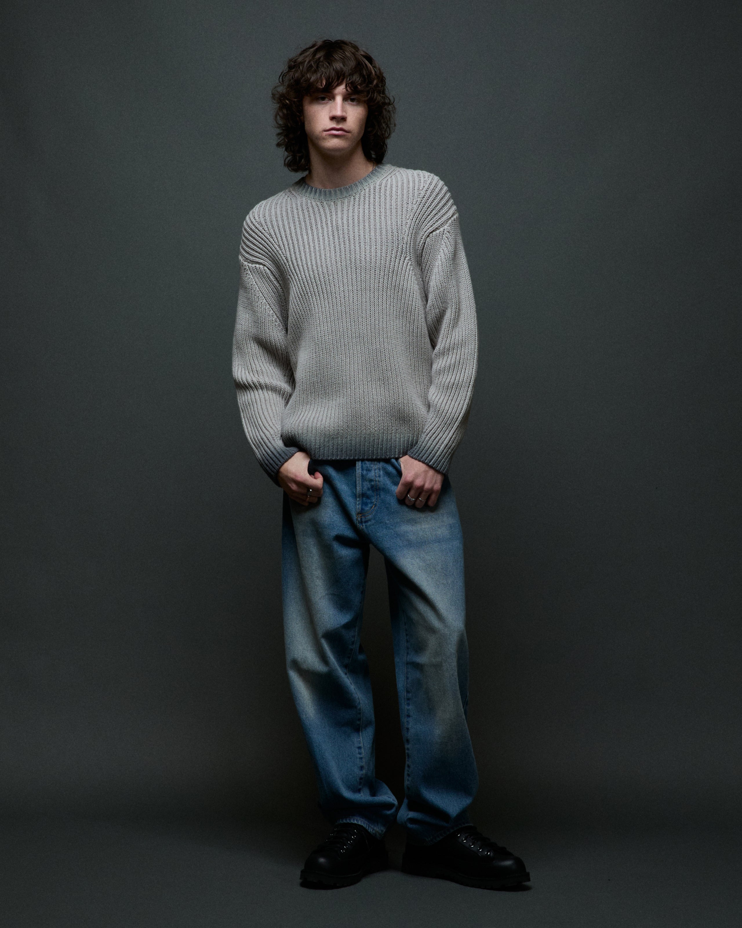 obey-ian-faded-wash-sweater-grey-faded-wash (zoomed)