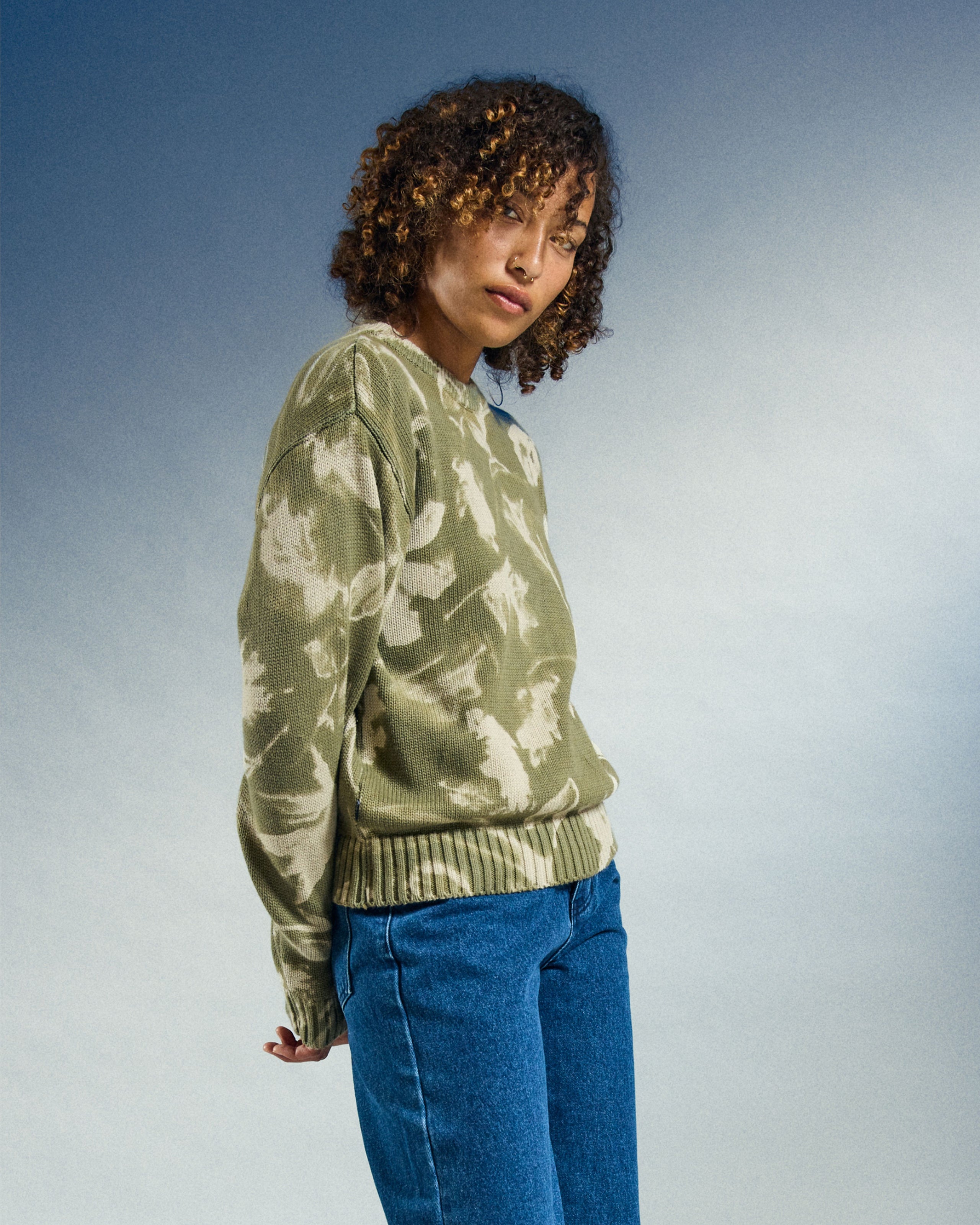 obey-leaves-crew-sweater-olive-multi (zoomed)