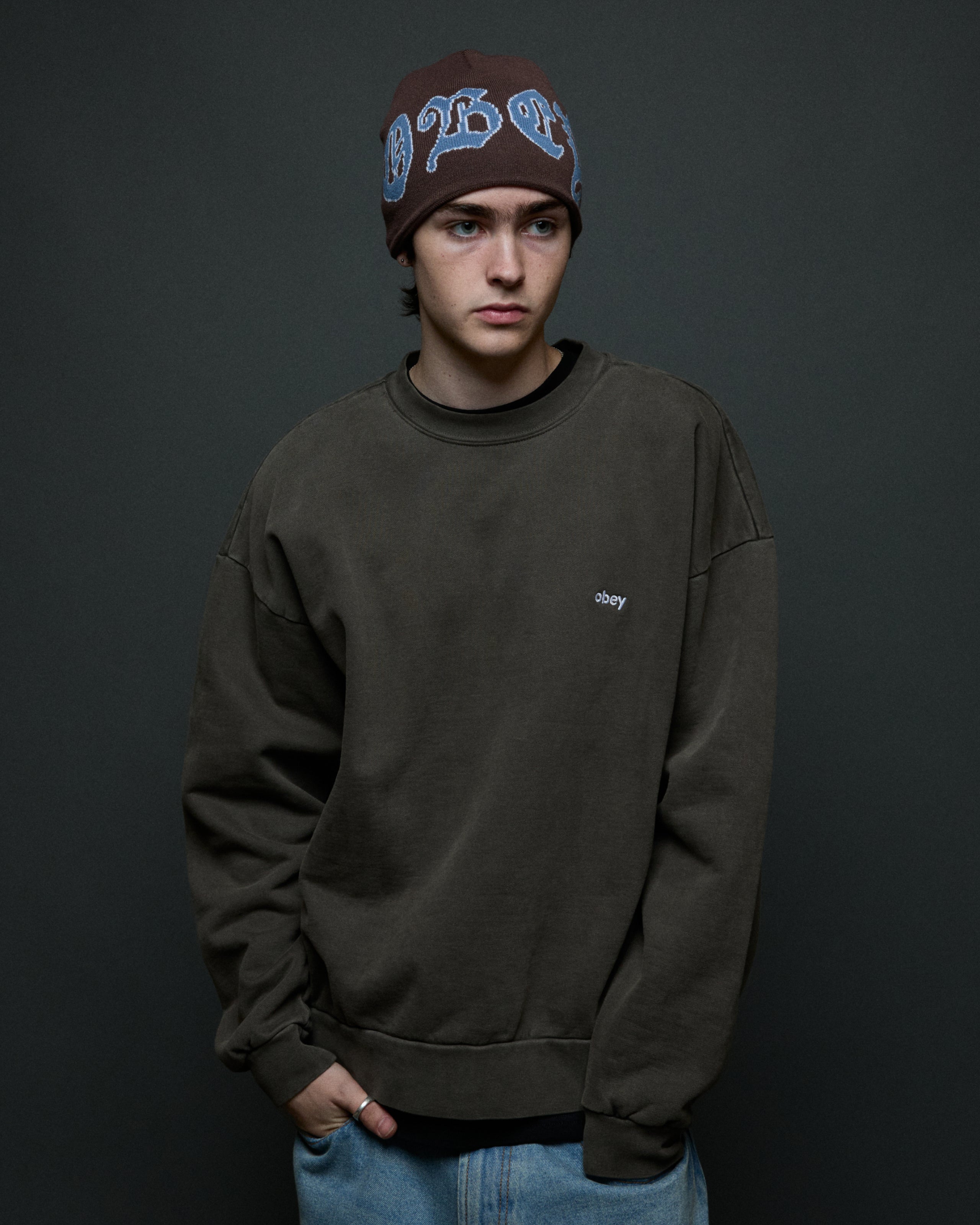 obey-stina-beanie-dark-brown (zoomed)