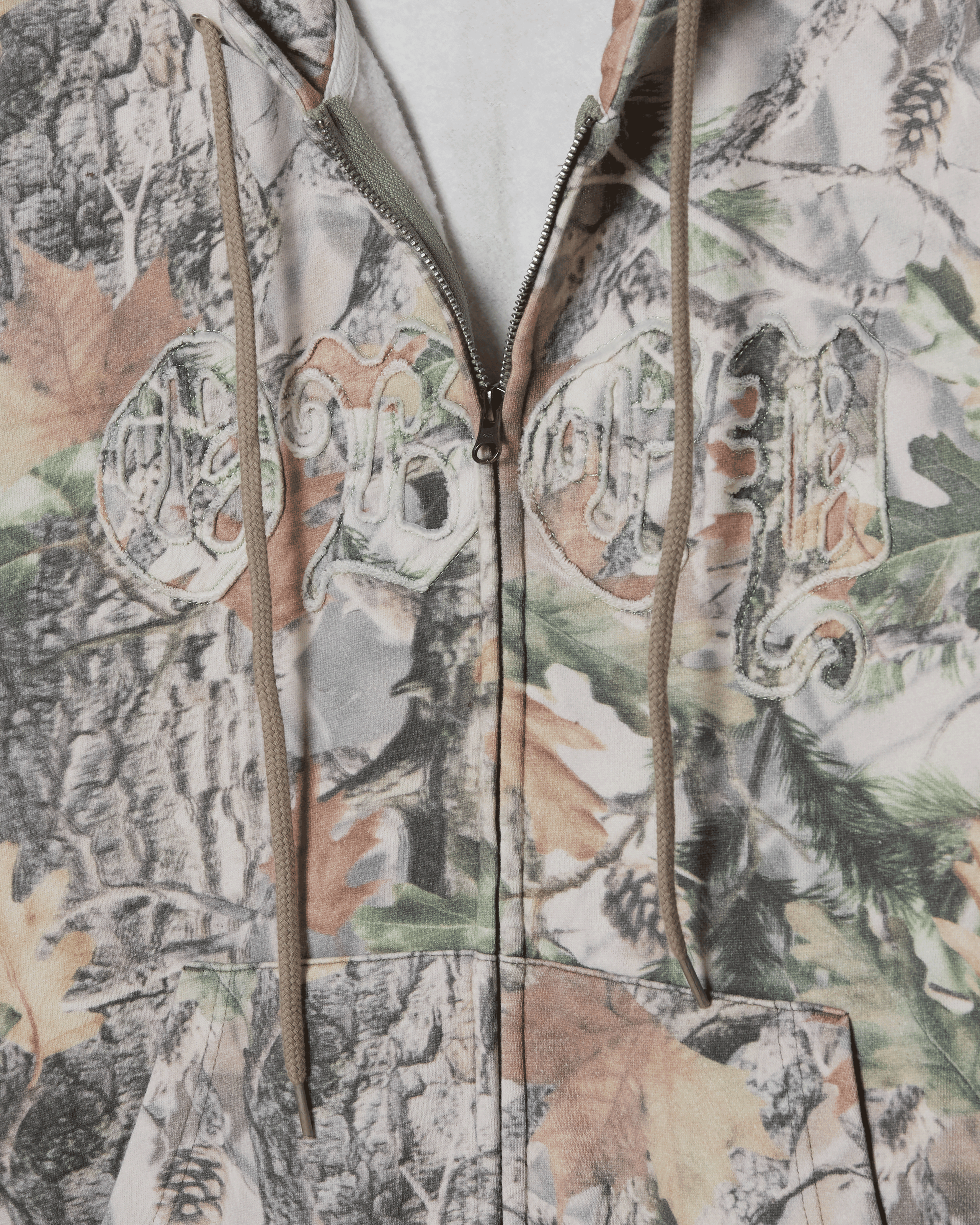 obey-gothic-zip-hood-dusty-vintage-wood-camo (zoomed)