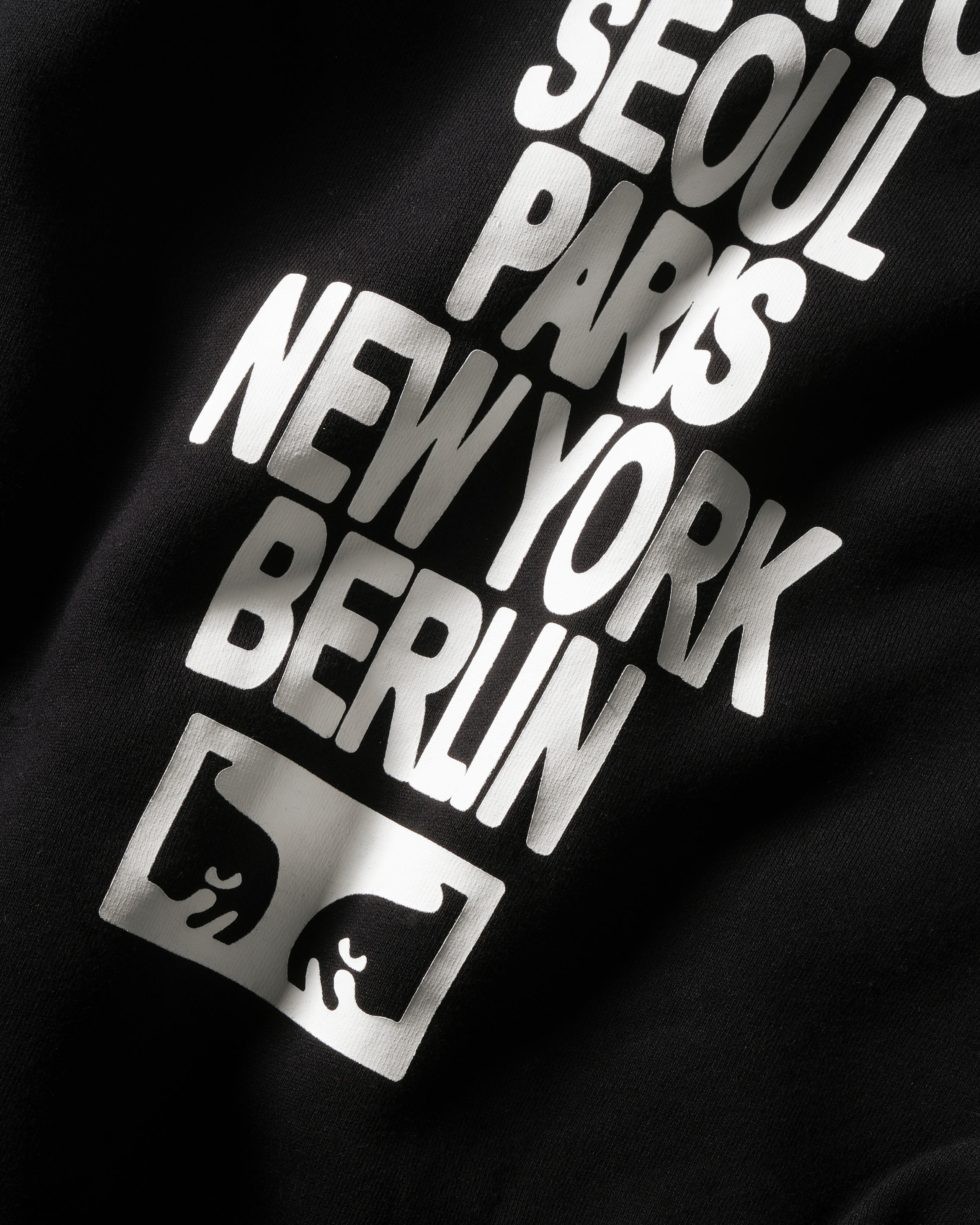 obey-oval-cities-pullover-black (zoomed)