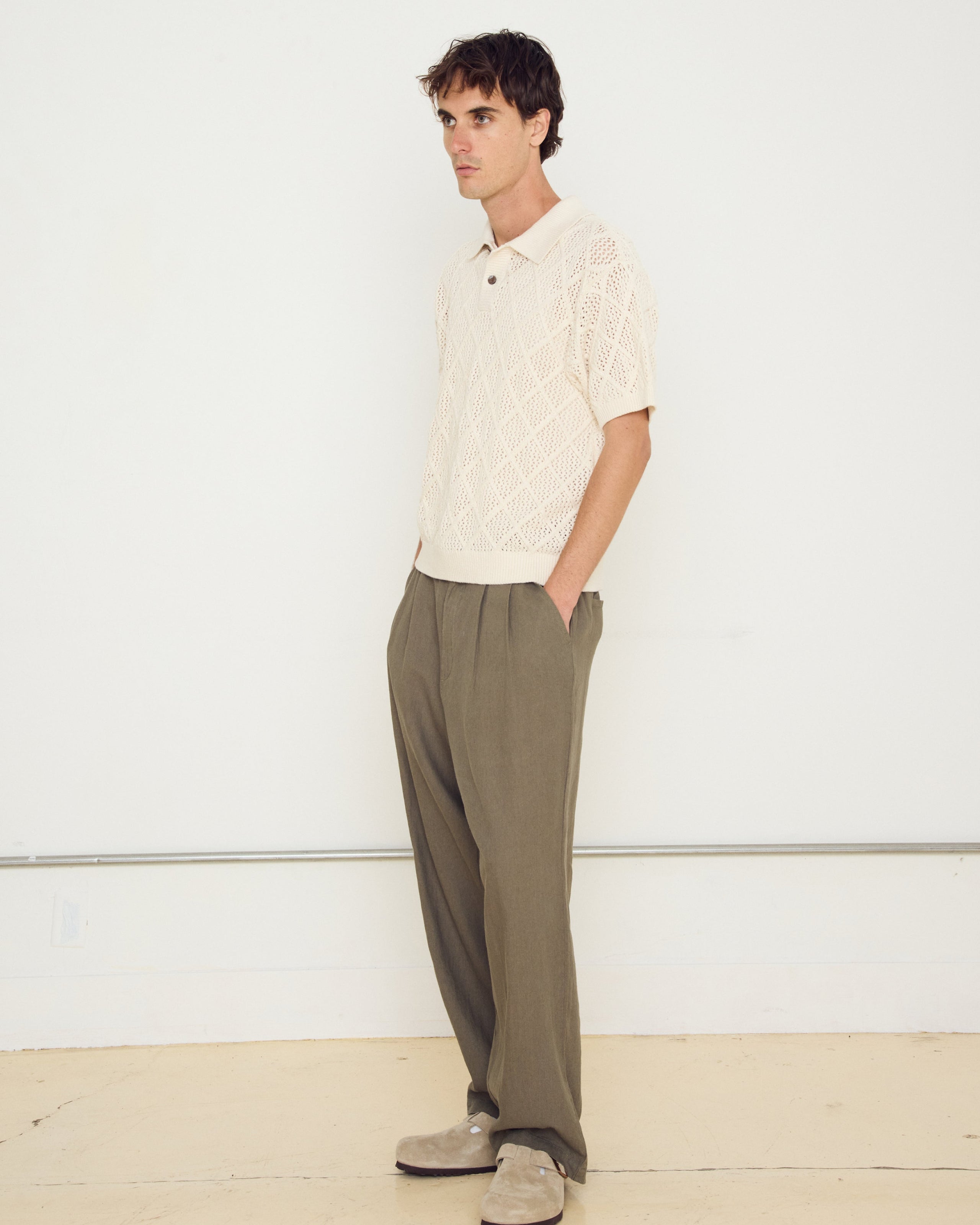 obey-foster-pleated-linen-pant-smokey-olive (zoomed)