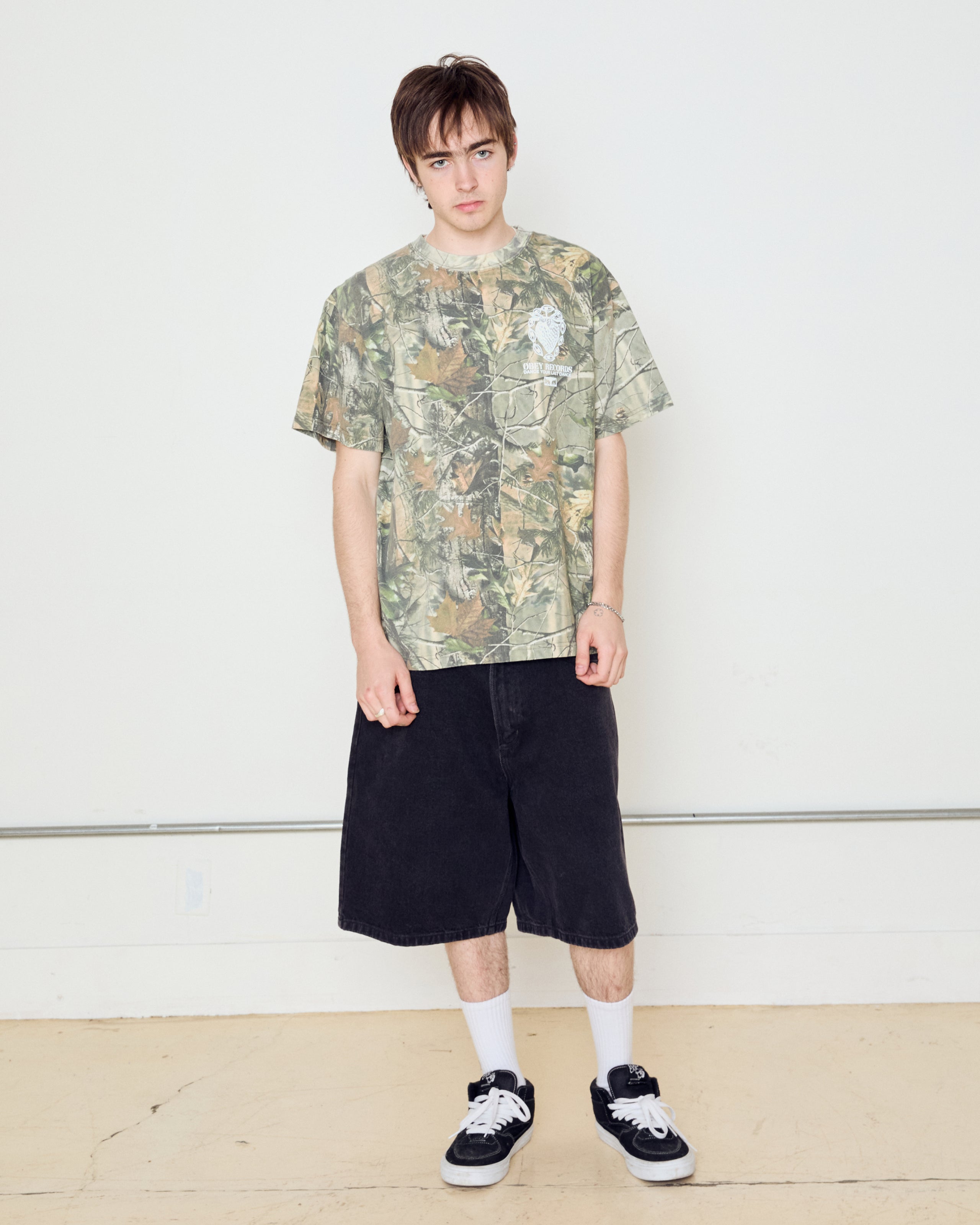 GARDEN HEAVYWEIGHT T-SHIRT (zoomed)