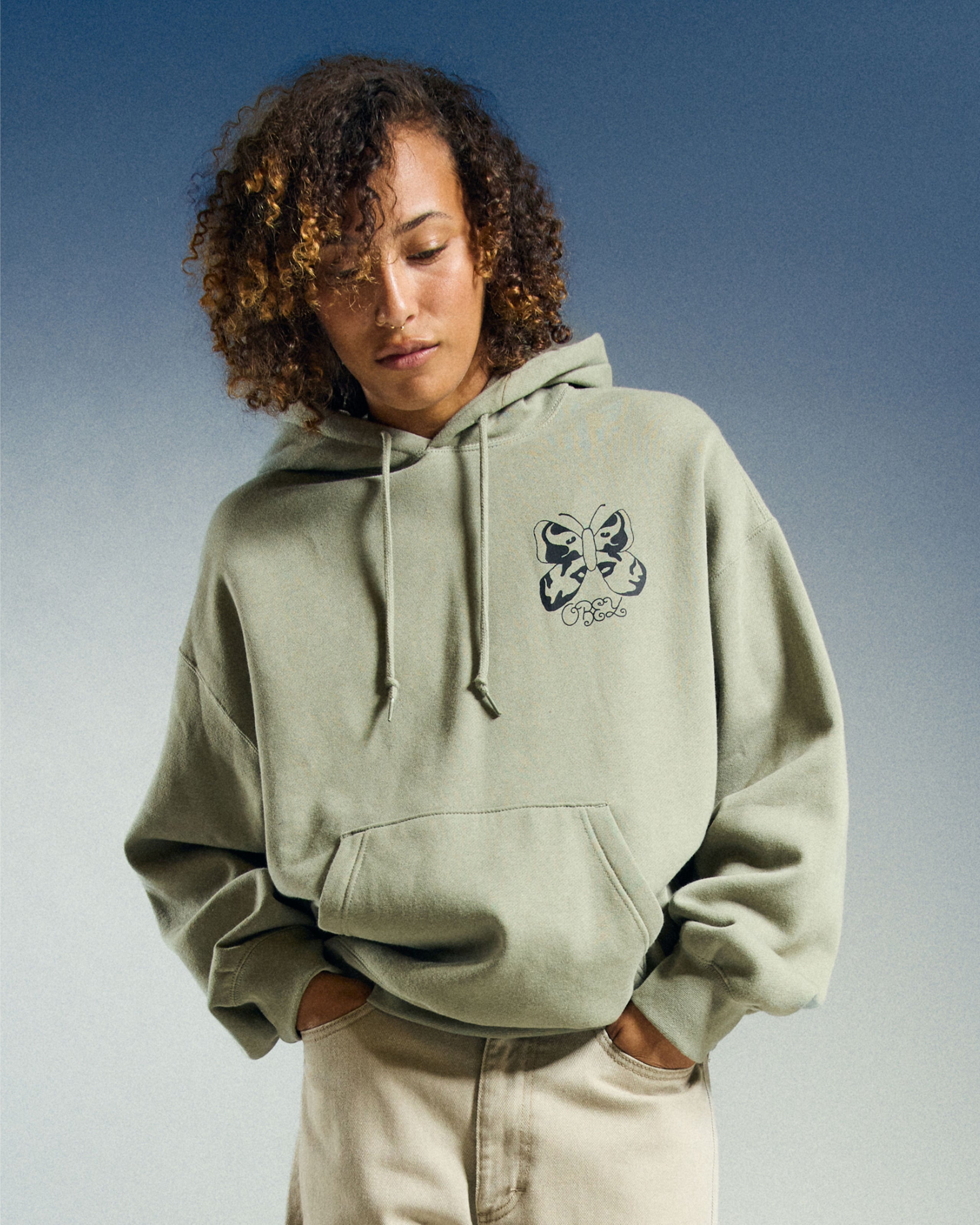 obey-butterfly-baggy-pullover-shadow (zoomed)