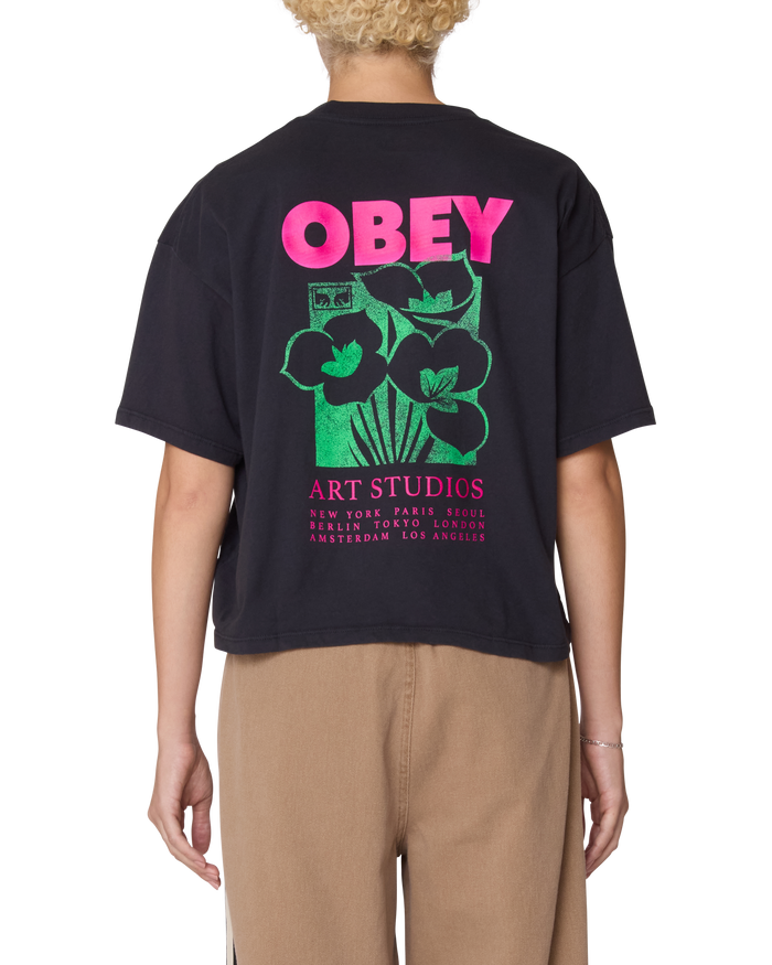 ART STUDIO FLOWERS ROW T-SHIRT
